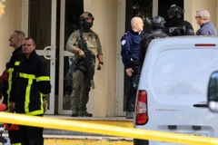 Lực lượng chức năng tại hiện trường vụ việc. (Nguồn: Sky News)