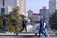 Người dân tại thủ đô Damascus, Syria ngày 10/12/2024. (Ảnh: THX/TTXVN)