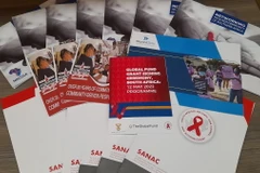Tờ rơi tuyên truyền phòng, chống HIV/AIDS tại Nam Phi. (Ảnh Hoàng Minh/TTXVN0