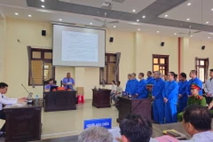 Phiên xét xử sơ thẩm vụ dùng súng bắn người tại tiệc nhậu sinh nhật trên địa bàn xã Mỹ Phú, huyện Thủ Thừa, Long An. (Ảnh: TTXVN phát)