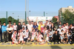 Đội FC Anh em giành chức vô địch. (Ảnh: Ngọc Biên/TTXVN)