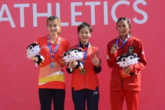 Vận động viên Hoàng Thị Ngọc Anh giành huy chương Vàng và vận động viên Nguyễn Khánh Linh giành huy chương Bạc. (Ảnh: Văn Dũng/TTXVN)