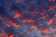 Cuộn mây ấn tượng trên bầu trời Hà Nội