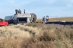 Hiện trường vụ tàu hỏa trật bánh gần Joplin, bang Montana, Mỹ ngày 25/9/2021. (Ảnh: EPA/TTXVN) 