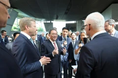 Thủ tướng Trung Quốc Lý Cường tới trụ sở của BMW. (Nguồn: Tân Hoa xã)