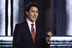Thủ tướng Justin Trudeau phát biểu tại Quebec, Canada. (Ảnh: AFP/TTXVN) 