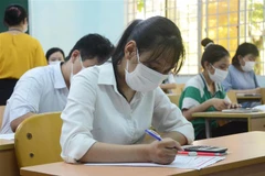 Các thí sinh tham dự Kỳ thi Tốt nghiệp Trung học phổ thông năm 2020 đợt 2 tại điểm thi trường Chuyên THPT Lê Quý Đôn (Đà Nẵng). (Ảnh: Văn Dũng/TTXVN) 
