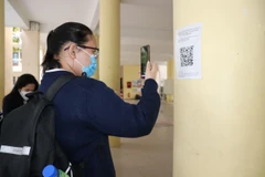 [Photo] Đà Nẵng: Học sinh lớp 10 và 11 đi học trực tiếp trở lại