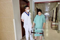 Ứng dụng thành công kỹ thuật 'cá thể hóa' thay khớp háng '4 không'