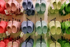 Những đôi dép Crocs. (Nguồn: Getty Images)