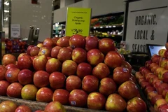 Một cửa hàng rau củ quả ở New York, Mỹ ngày 12/1/2022. (Ảnh: AFP/TTXVN)