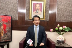 Tổng lãnh sự Việt Nam tại Hong Kong Phạm Bình Đàm trả lời phỏng vấn của phóng viên TTXVN. (Ảnh: Mạc Luyện/TTXVN)