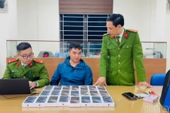 Cơ quan Cảnh sát điều tra, Công an thành phố Lào Cai lấy lời khai đối tượng. (Nguồn: Báo Lào Cai)