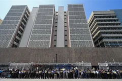 Quang cảnh bên ngoài Ngân hàng Trung ương Sri Lanka tại Colombo. (Ảnh: AFP/TTXVN)