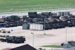 Xe quân sự tại căn cứ Humphreys ở Pyeongtaek, cách Thủ đô Seoul của Hàn Quốc 60km về phía Nam, ngày 20/8/2023, trước khi tham gia cuộc tập trận Lá chắn Tự do Ulchi. (Ảnh: Yonhap/TTXVN)