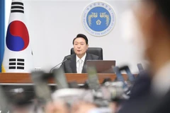 Tổng thống Hàn Quốc Yoon Suk-yeol chủ trì cuộc họp nội các tại Seoul ngày 12/5/2022. (Ảnh: Yonhap/TTXVN) 