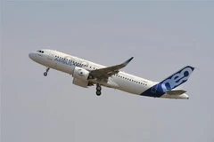 Máy bay A320neo của hãng Airbus thực hiện chuyến bay thử nghiệm tại Blagnac, Pháp. (Ảnh: AFP/TTXVN) 