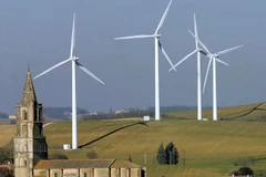 Trang trại điện gió ở gần Toulouse, Pháp. (Ảnh: AFP/TTXVN)