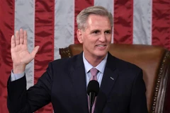 Tân Chủ tịch Hạ viện Mỹ Kevin McCarthy tuyên thệ nhậm chức tại Quốc hội Mỹ ở Washington DC., ngày 7/1/2023. (Ảnh: AFP/TTXVN)