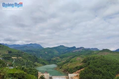 Hiện trường vụ sạt lở, đất đá đổ xuống vùi lấp gần hết Tổ máy phát điện Nhà máy Thủy điện Kà Tinh. (Ảnh: Phạm Cường/TTXVN) 