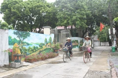 Tranh tường được vẽ ở khắp các ngõ xóm. (Ảnh: Thùy Dung/TTXVN) 