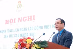 Chủ tịch Tổng Liên đoàn Lao động Việt Nam Nguyễn Đình Khang phát động thi đua năm 2025. (Nguồn: Báo Lao động)