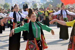 [Photo] Rực rỡ sắc màu trong Chương trình 'Hội Xuân dâng Bác' ở Sơn La