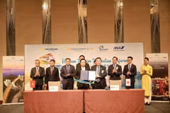Lễ ký kết Biên bản ghi nhớ hợp tác giữa Vietnam Airlines với Cơ quan Xúc tiến Du lịch Nhật Bản (JNTO) tại Tokyo. (Ảnh: Đức Thịnh/TTXVN)