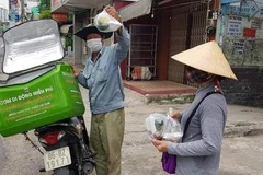 [Video] Xe phát cơm di động miễn phí lan tỏa khắp TP Hồ Chí Minh