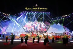 Chương trình văn nghệ do các diễn viên quần chúng biểu diễn chào mừng Lễ khai mạc Tuần Du lịch-Văn hóa Lai Châu năm 2022. (Ảnh: Quý Trung/TTXVN) 