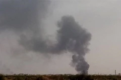 Khói bốc lên trong các cuộc giao tranh tại thủ đô Khartoum, Sudan ngày 21/6/2023. (Ảnh: AFP/TTXVN)