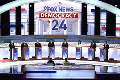 Các ứng viên tranh cử Tổng thống Mỹ của đảng Cộng hòa tham gia cuộc tranh luận tại Milwaukee, bang Wisconsin, ngày 23/8/2023. (Ảnh: AFP/TTXVN)