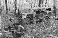 Tổ phóng viên mũi nhọn của VNTTX đưa tin, ảnh về Chiến dịch Hồ Chí Minh, tháng 4/1975. (Ảnh: Tư liệu VNTTX) 