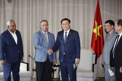 Chủ tịch Quốc hội tiếp, làm việc với lãnh đạo các tập đoàn Bangladesh
