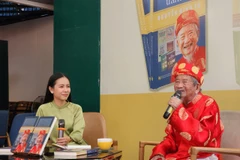 Nhà nghiên cứu Nguyễn Đình Tư chia sẻ tại chương trình. (Ảnh: Thu Hoài/TTXVN)