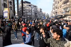 Người dân Syria tại thủ đô Damascus ngày 8/12/2024. (Ảnh: THX/TTXVN)