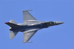 Máy bay F-16 của Không lực Mỹ bay trình diễn tại căn cứ không quân Osan ở Pyeongtaek, Hàn Quốc. (Ảnh: AFP/TTXVN)