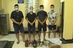 Các đối tượng trong ổ nhóm cho vay nặng lãi. (Nguồn: hanoimoi.com.vn) 