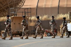 Binh sỹ Pháp tại căn cứ không quân 101 ở Niamey, Niger. (Ảnh: AFP/TTXVN)