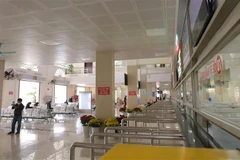 Khung cảnh vắng vẻ nơi sảnh chờ bến xe Giáp Bát. (Ảnh: Hoàng Hiếu/TTXVN) 