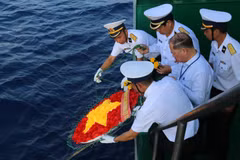[Photo] Thiêng liêng lá cờ Tổ quốc nơi quần đảo Trường Sa