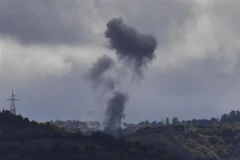 Khói bốc lên sau đợt pháo kích trong cuộc xung đột giữa lực lượng Armenia và Azerbaijan xuống thành phố Shusha, gần khu vực tranh chấp Nagorny-Karabakh ngày 8/10/2020. (Nguồn: AFP/TTXVN) 