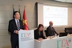 Đại sứ Dương Hải Hưng phát biểu tại Diễn đàn xúc tiến thương mại Việt Nam-Italy. (Ảnh: Trường Dụy/TTXVN) 