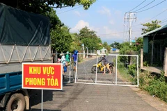 Phong tỏa một khu vực ở Bình Thuận sau khi có ca nghi nhiễm COVID-19. (Ảnh: Nguyễn Thanh/TTXVN) 