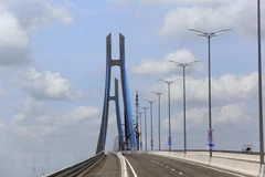 Cầu Vàm Cống - cầu dây văng nối liền Đồng Tháp và Cần Thơ. (Ảnh: Huy Hùng/TTXVN)