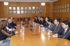 Lãnh đạo Đại học Kinh tế Quốc tế và Quốc gia Sofia tiếp Chủ tịch Quốc hội Vương Đình Huệ. (Ảnh: Doãn Tấn/TTXVN)