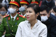 Bị cáo Hoàng Thị Thúy Nga, Phó Tổng Giám đốc AIC, tại phiên tòa. (Ảnh: Phạm Kiên/TTXVN) 