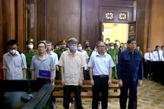 Các bị cáo nghe tuyên án sơ thẩm ngày 19/10/2022. (Ảnh: Thành Chung/TTXVN) 