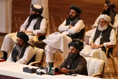 Các nhà đàm phán Taliban trong cuộc gặp với đại diện của Chính phủ Afghanistan tại Doha, Qatar, ngày 12/9/2020. (Nguồn: AFP/TTXVN) 