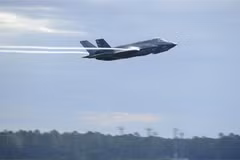 Máy bay chiến đấu F-35 Lightning II cất cánh từ Căn cứ không quân Tyndall ở Florida, Mỹ. (Ảnh: AFP/TTXVN) 